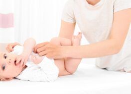Cómo cambiar pañales a un bebé paso a paso