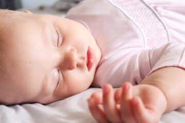 Bebés de 1 mes: alimentación, sueño y desarrollo en el primer mes de vida
